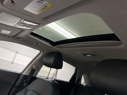 Used 2021 Kia Niro EX Premium image 19