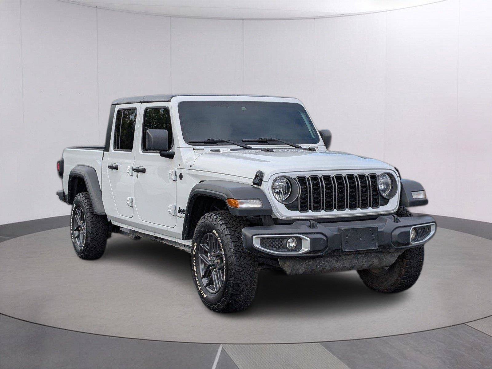 Used 2025 Jeep Gladiator Sport AWD/4WD image 8