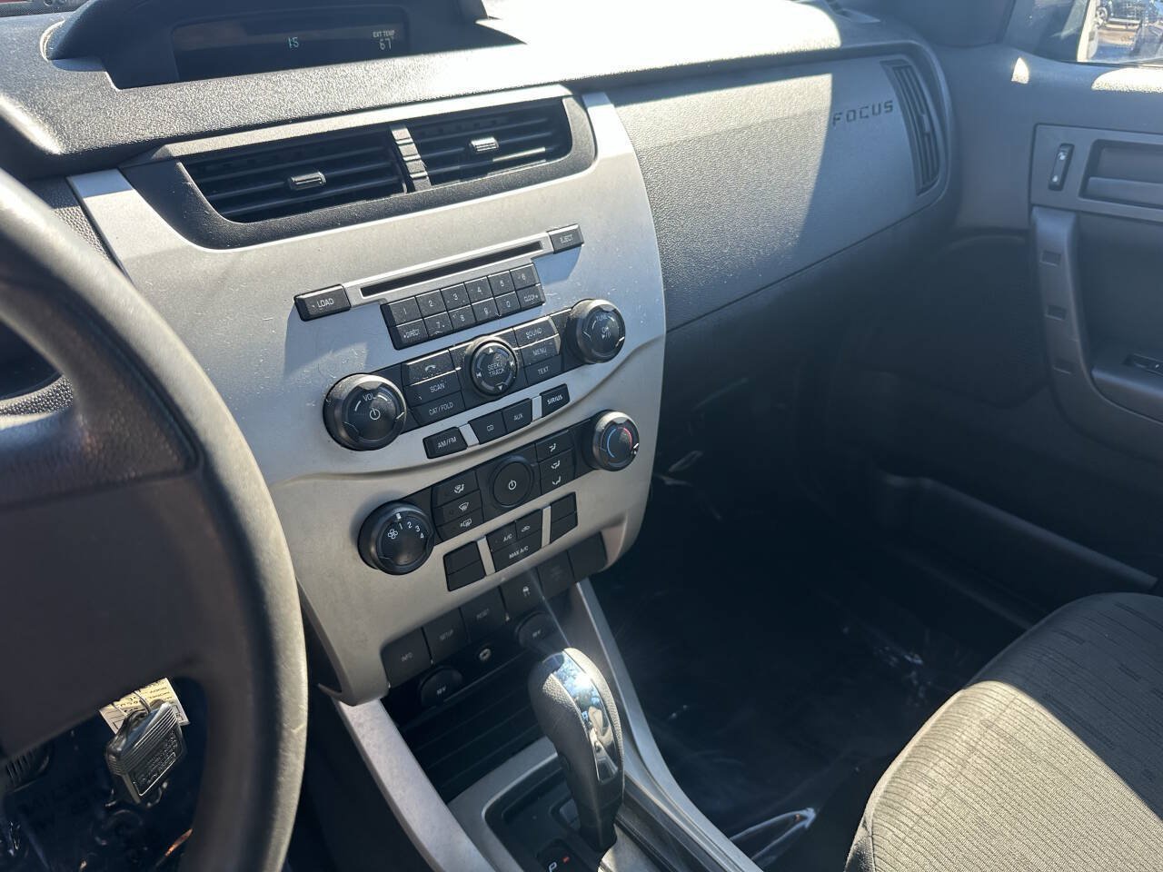 Used 2010 Ford Focus SE FWD image 14