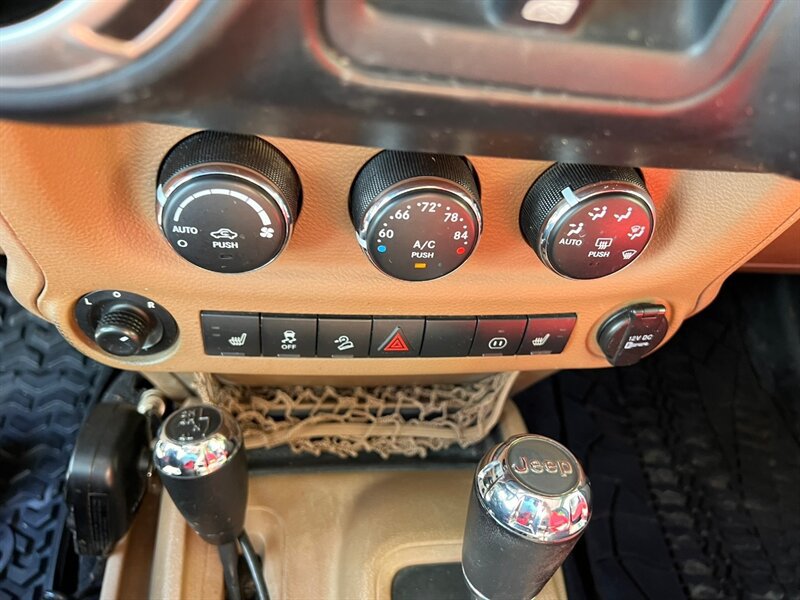 Used 2012 Jeep Wrangler Unlimited Rubicon w/ Connectivity Group AWD/4WD image 30