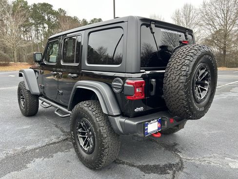Used 2024 Jeep Wrangler Unlimited Rubicon w/ XTREMEE 35" Tire Package image 19