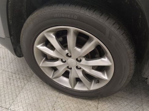 Used 2018 Jeep Cherokee Limited FWD image 31
