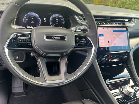 New 2025 Jeep Grand Cherokee L Overland w/ Luxury Tech Group IV image 12