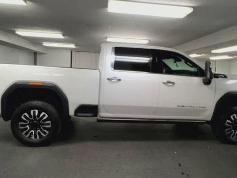 Certified 2025 GMC Sierra 3500 Denali Ultimate AWD/4WD image 9