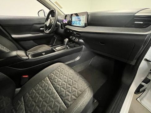 Used 2025 Nissan Kicks SV AWD/4WD image 10