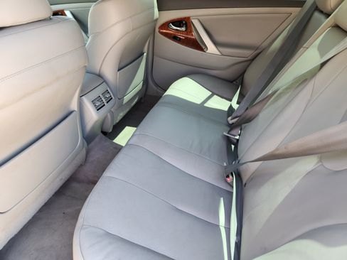 Used 2010 Toyota Camry XLE FWD image 30