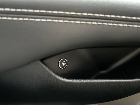 Used 2023 Chrysler Pacifica Touring-L FWD image 23