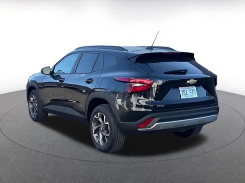 Used 2025 Chevrolet Trax LT image 11