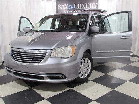Used 2014 Chrysler Town & Country Touring image 62