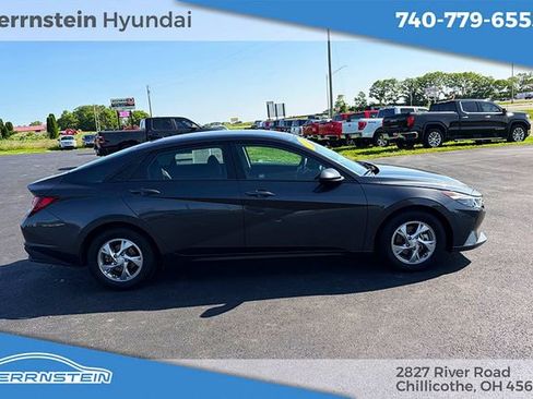 Used 2021 Hyundai Elantra SE FWD image 19