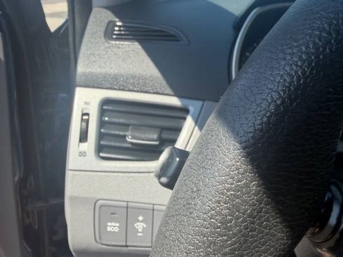 Used 2016 Hyundai Elantra SE w/ Option Group 02 FWD image 8