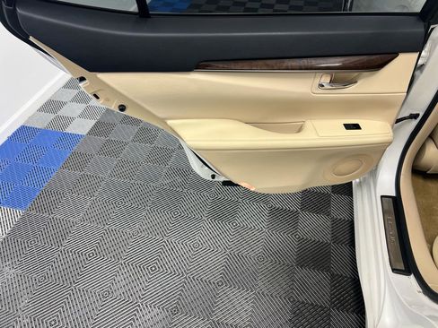 Used 2015 Lexus ES 350 w/ Premium Package image 9