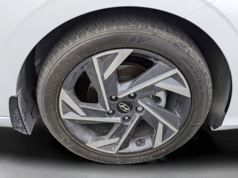 Certified 2025 Hyundai Elantra SEL image 11