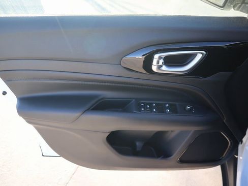 New 2026 Jeep Compass Latitude image 15