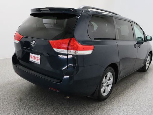 Used 2011 Toyota Sienna LE image 7