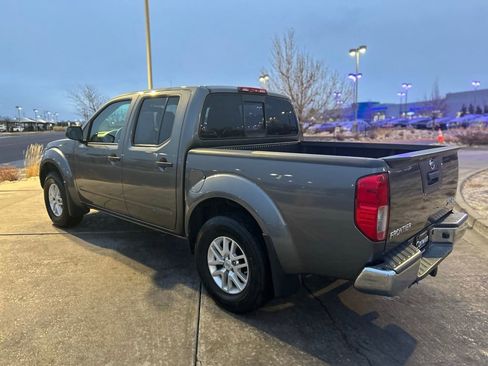 Used 2019 Nissan Frontier SV image 5