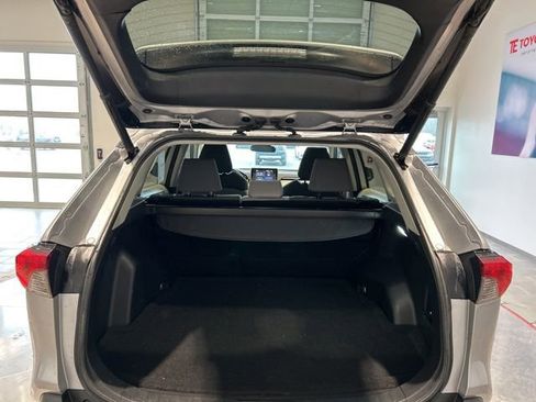 Used 2021 Toyota RAV4 XLE w/ Convenience Package image 18