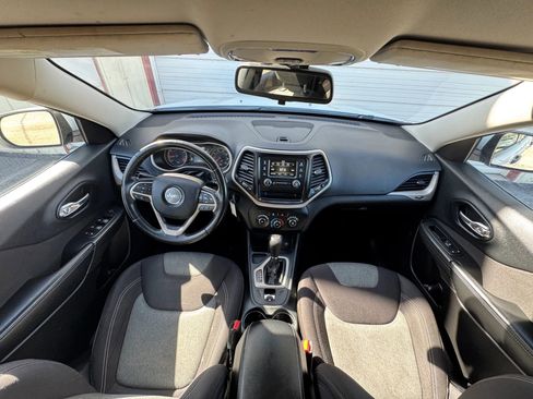 Used 2015 Jeep Cherokee Sport image 18