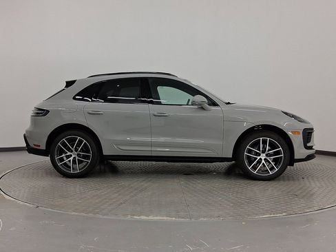 Used 2025 Porsche Macan image 8