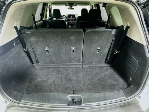 Used 2025 Nissan Pathfinder SV image 29