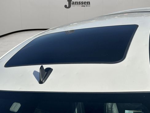 Used 2008 Pontiac G6 GT w/ Premium Package FWD image 12