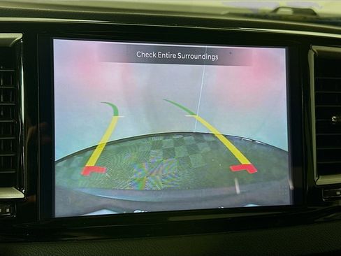 Used 2023 Chrysler Pacifica Touring-L FWD image 13
