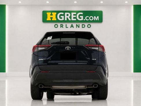 Used 2021 Toyota RAV4 XLE w/ Convenience Package FWD image 6