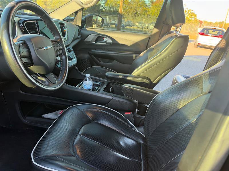 Used 2021 Chrysler Pacifica Limited w/ Premium & Safety Sphere Group FWD image 5
