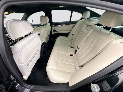 Used 2021 BMW M550i xDrive w/ Premium Package image 20