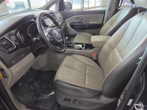 Used 2017 Kia Sedona EX image 10