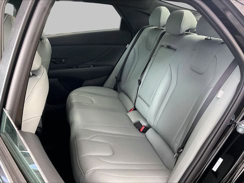 Certified 2025 Hyundai Elantra Limited FWD image 21