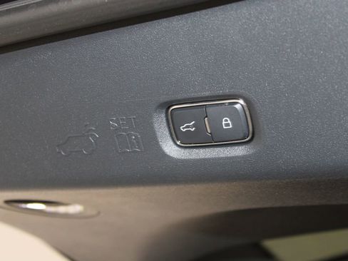 New 2026 Lincoln Navigator L Premier AWD/4WD image 17
