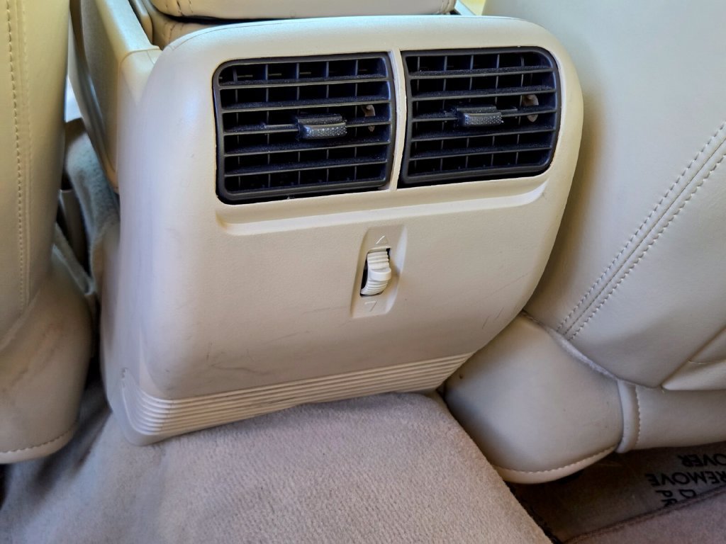 Used 2006 Lincoln Town Car Signature RWD image 14
