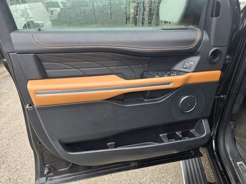 Used 2022 Ford Expedition Platinum image 9