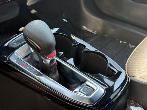 Used 2025 Chevrolet Trax RS w/ Sunroof Package FWD image 27