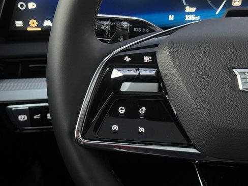 Certified 2025 Cadillac Optiq Luxury 1 image 31