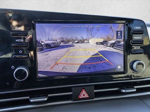 Certified 2022 Hyundai Elantra SEL w/ Convenience + Premium Package image 18