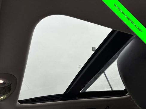 Used 2023 Chrysler Pacifica Limited FWD image 8