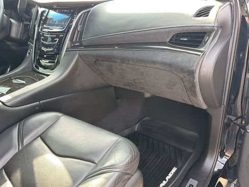 Used 2018 Cadillac Escalade Platinum image 97