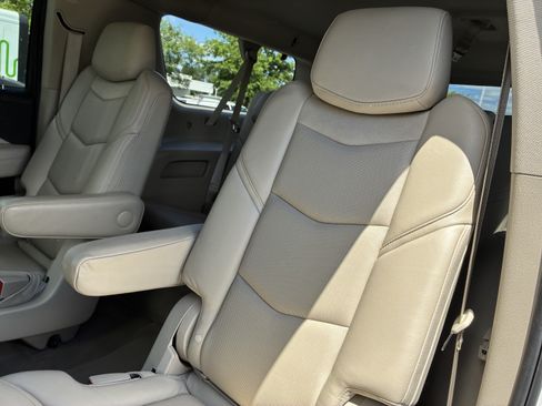 Used 2019 Cadillac Escalade ESV Premium Luxury AWD/4WD image 14