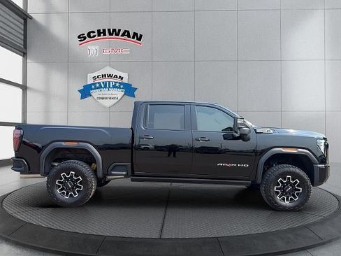 Used 2025 GMC Sierra 2500 AT4X AWD/4WD image 3