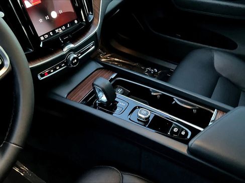 Certified 2024 Volvo XC60 B5 Plus w/ Protection Package Premier image 16