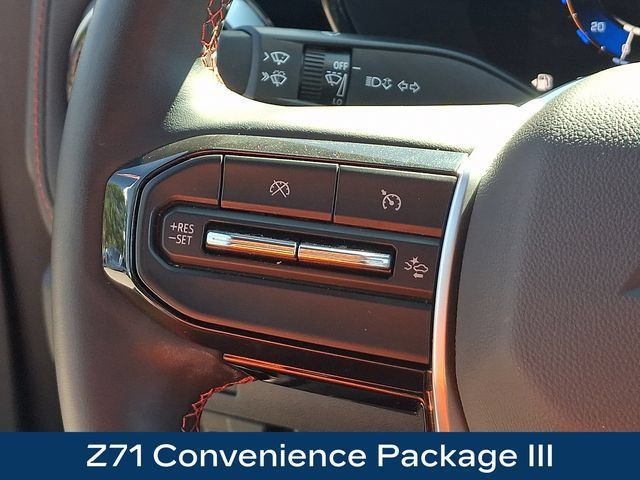 Used 2025 Chevrolet Colorado Z71 w/ Midnight Edition AWD/4WD image 7