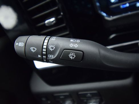 Used 2025 GMC Sierra 1500 Elevation image 35