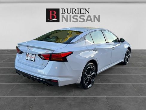 Used 2023 Nissan Altima 2.5 SR w/ SR Premium Package AWD/4WD image 5