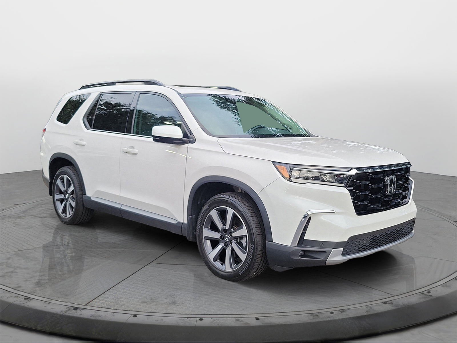Certified 2025 Honda Pilot Touring image 1