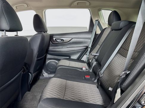 Used 2020 Nissan Rogue SV w/ Premium Package image 12