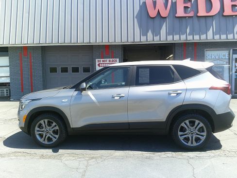 Used 2022 Kia Seltos LX AWD/4WD image 4