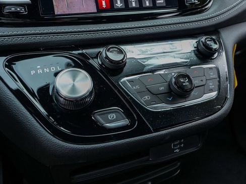 New 2026 Chrysler Pacifica Select image 28