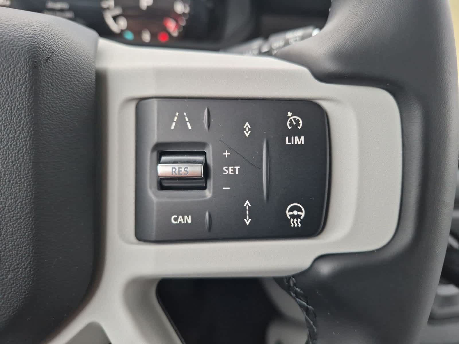 Certified 2025 Land Rover Defender 110 X-Dynamic SE AWD/4WD image 26